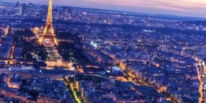 À quelle heure s’allume la Tour Eiffel ? Guide pour les visiteurs nocturnes