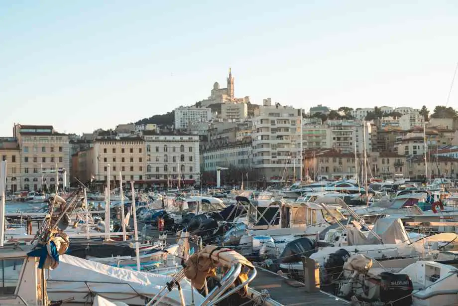Se balader sur le boulevard La Corniche