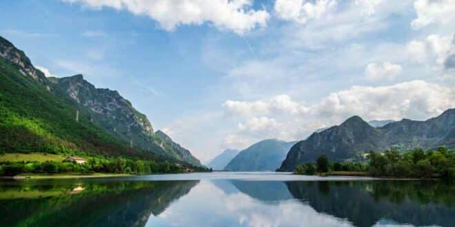 Quel est le plus grand lac de France à explorer pour des paysages spectaculaires ?-LMAC