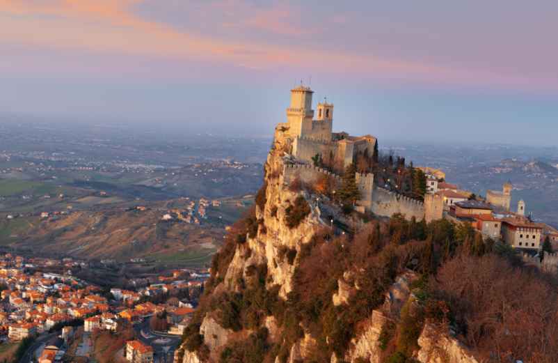 Saint-Marin, une citadelle dans les nuages-LMAC