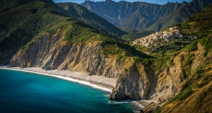 La plage de Saleccia, une des principales plage du désert des Agriates ©Shutterstock
