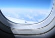 Le petit trou dans le hublot de l’avion a une fonction importante : c’est à cela qu’il sert !