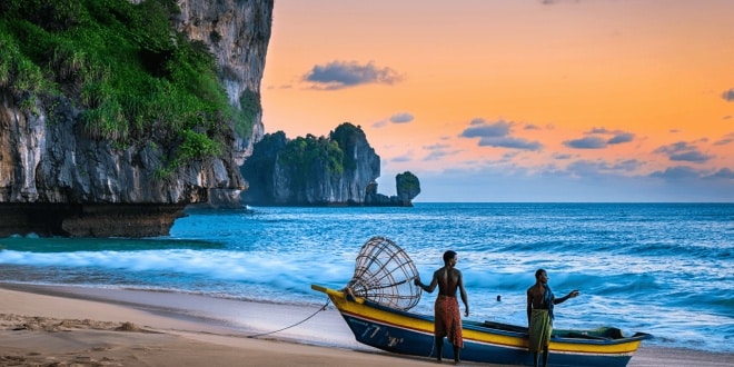 Le Pain de Sucre, site sacré ressortant des eaux de la baie Andovobazaha à Antsiranana ©Shutterstock