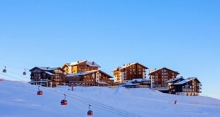 Hébergements            
            
    
        
            Pierre &amp; Vacances : 4 résidences au pied des pistes à réserver de toute urgence        
        
            Découvrez nos coups de cœur Pierre &amp; Vacances pour des vacances en famille skis aux pieds !