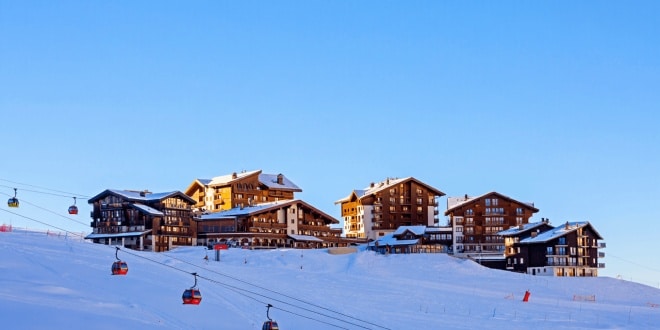 Hébergements            
            
    
        
            Pierre &amp; Vacances : 4 résidences au pied des pistes à réserver de toute urgence        
        
            Découvrez nos coups de cœur Pierre &amp; Vacances pour des vacances en famille skis aux pieds !