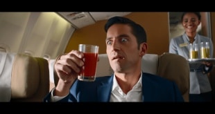 Du jus de tomate dans l’avion : délicieux ou étrange habitude ? 