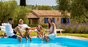 Hébergements            
            
    
        
            Luberon Lub’heureux : le gîte familial de rêve        
        
            Évadez-vous en Provence avec ce gîte parfait pour les familles ! Piscine, nature et tranquillité… vous risquez d’aimer le Luberon !
