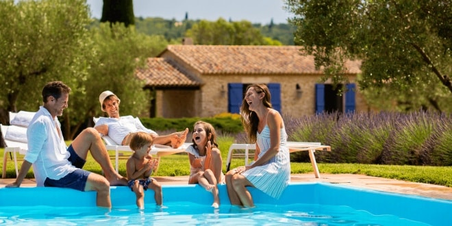 Hébergements            
            
    
        
            Luberon Lub’heureux : le gîte familial de rêve        
        
            Évadez-vous en Provence avec ce gîte parfait pour les familles ! Piscine, nature et tranquillité… vous risquez d’aimer le Luberon !