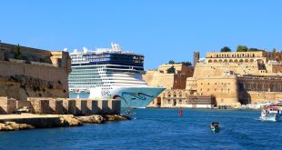 Première croisière en Méditerranée - Valette à Malte shutterstock_2560544445