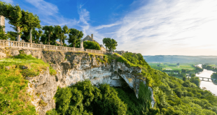 Explorez le village médiéval de Domme en Dordogne © Francecomfort