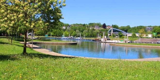 Une partie du grand parc du Mont-Olympe de Charleville-Mézières ©camping-mont-olympe