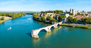 Vue sur Avignon et la Rhône © Moze