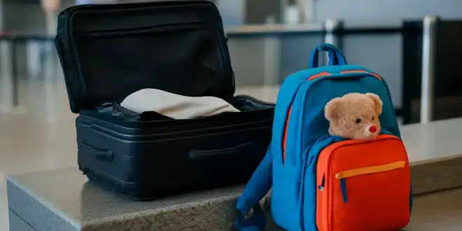 À quel âge peut-on prendre l'avion seul ?