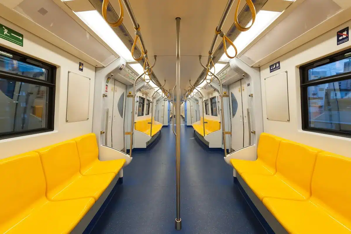 Plan de métro et trajet vers Porte de Versailles montrant correspondances