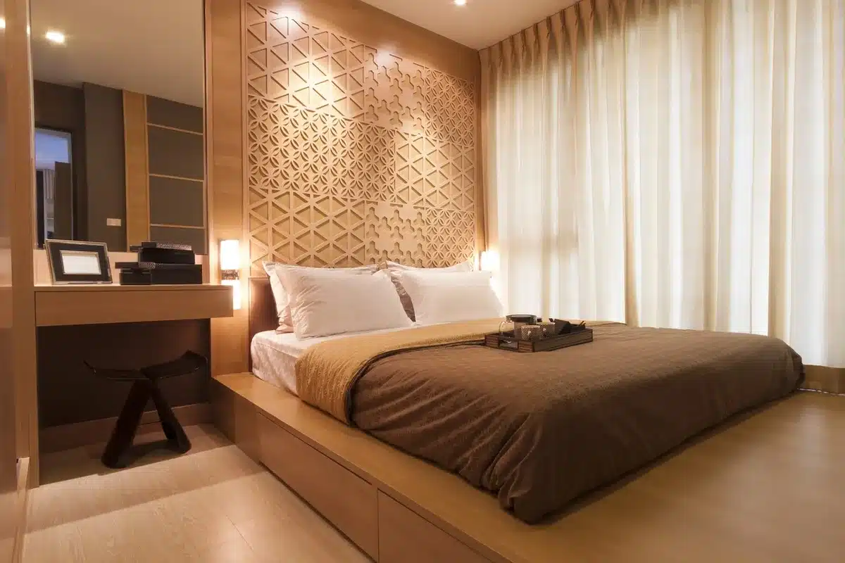 Chambre d'hôtel avec lits modulables et espace pour enfants