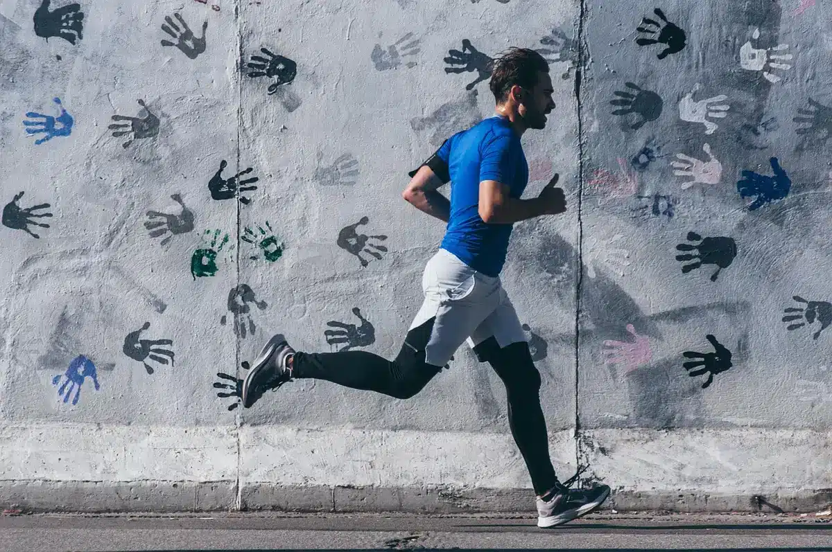 Murales colorées dans une rue de Philadelphie en plein jour