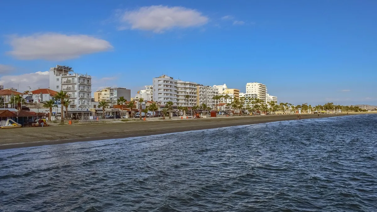 Plage et promenade de Trouville avec villas du XIXe siècle