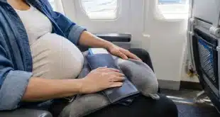 Prendre l'avion enceinte : conseils pratiques et précautions pour voyager en toute sécurité